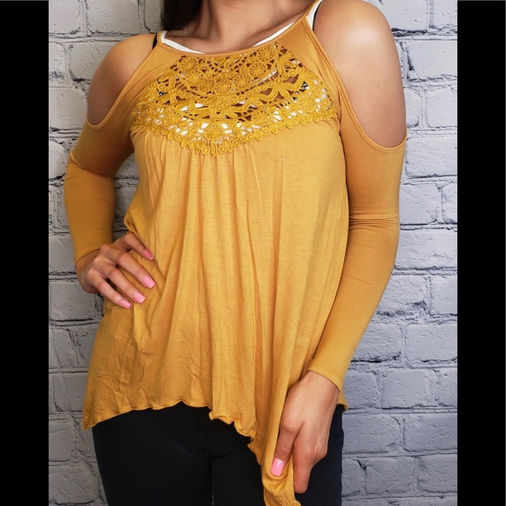 Mustard size M top